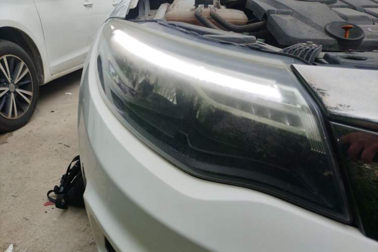 Used Qoros 3 2015 Sedan 1.6T Automatic ZhiKu Model Right Front Headlight