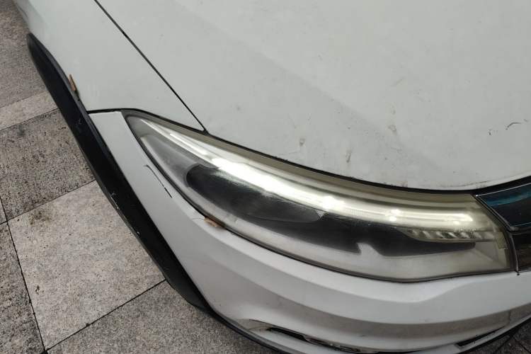Used Qoros 3 2015 Urban SUV 1.6T Automatic – Dynamic Edition Right Front Headlight