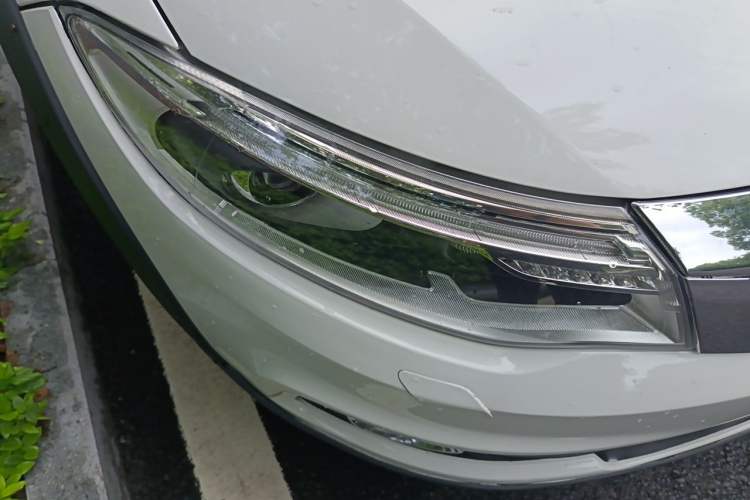 Used Qoros 3 2015 Urban SUV 1.6T Automatic Xuan Dong Party Edition Right Front Headlight