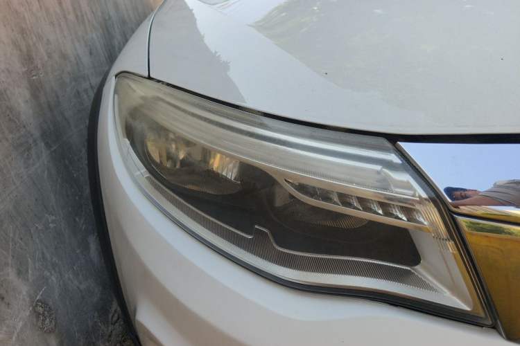 Used Qoros 3 2015 Urban SUV 1.6T Automatic – Dynamic Edition Right Front Headlight