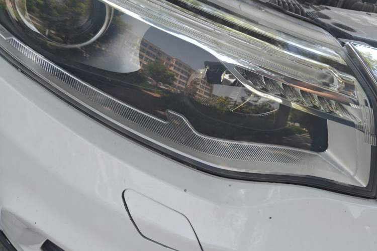 Used Qoros 3 2015 Urban SUV 1.6T Automatic Xuan Dong Party Edition Right Front Headlight