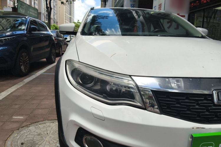 Used Qoros 3 2015 Urban SUV 1.6T Automatic Xuan Dong Party Edition Right Front Headlight