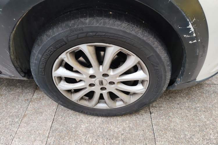 Used Qoros 3 2015 Urban SUV 1.6T Automatic – Dynamic Edition Right Front Wheel Hub