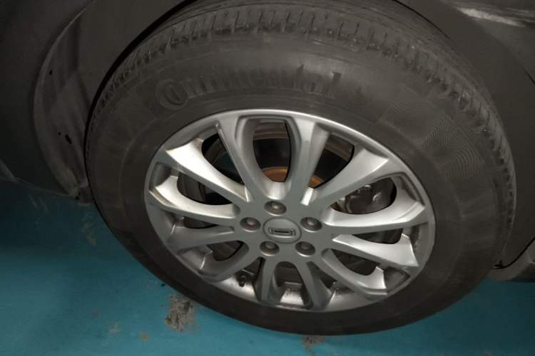 Used Qoros 3 2015 Urban SUV 1.6T Automatic – Dynamic Edition Enhanced Model Right Front Wheel Hub