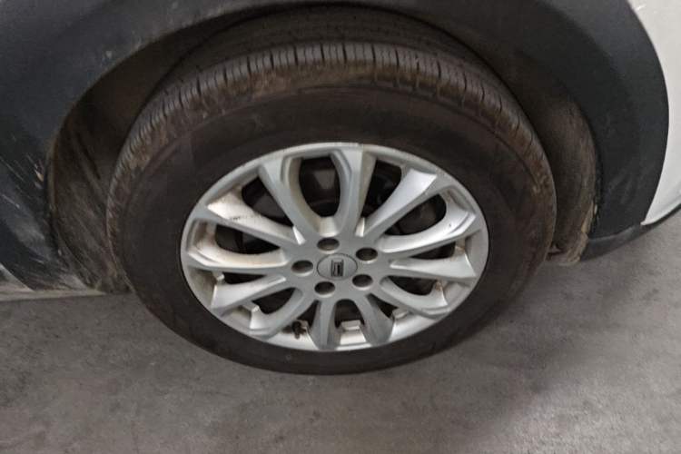 Used Qoros 3 2015 Urban SUV 1.6T Manual Version – Dynamic Style Right Front Wheel Hub