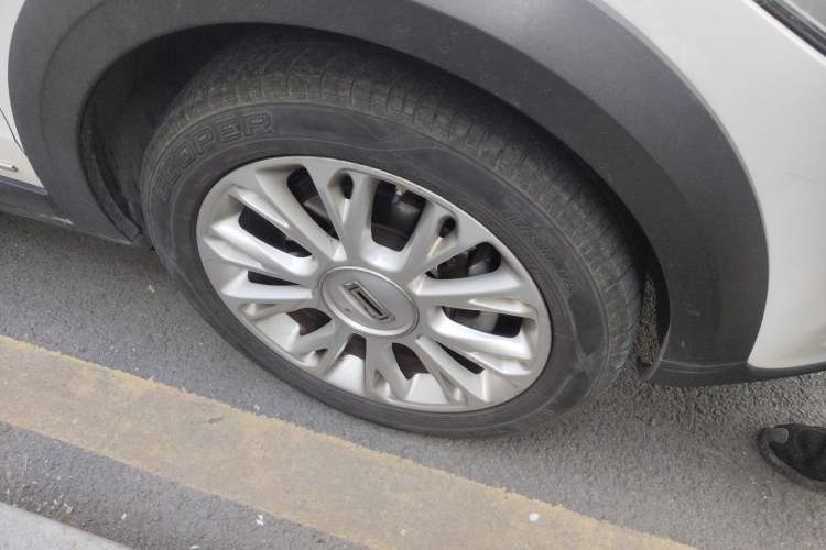 Used Qoros 3 2015 Urban SUV 1.6T Automatic Xuan Dong Party Edition Right Front Wheel Hub
