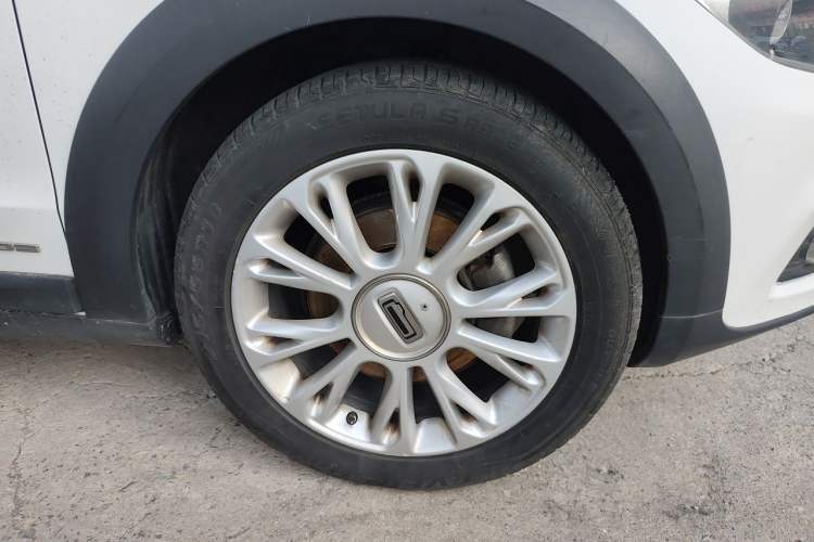Used Qoros 3 2015 Urban SUV 1.6T Automatic Xuan Dong Party Edition Right Front Wheel Hub