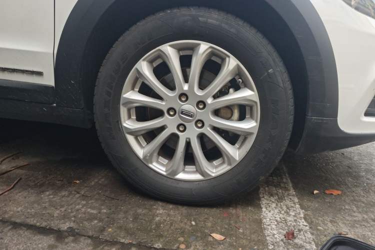 Used Qoros 3 2015 Urban SUV 1.6T Automatic – Dynamic Edition Enhanced Model Right Front Wheel Hub