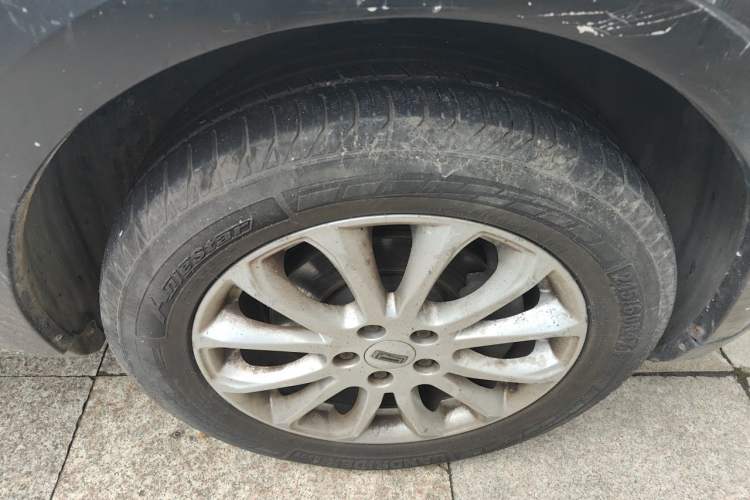 Used Qoros 3 2015 Urban SUV 1.6T Automatic – Dynamic Edition Right Front Wheel Hub