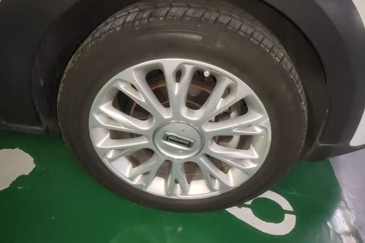 Used Qoros 3 2015 Urban SUV 1.6T Automatic Xuan Dong Party Edition Right Front Wheel Hub