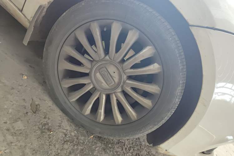 Used Qoros 3 2015 Sedan 1.6T Automatic ZhiKu Model Right Front Wheel Hub