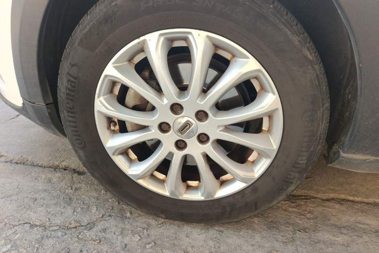 Used Qoros 3 2015 Urban SUV 1.6T Automatic – Dynamic Edition Right Front Wheel Hub