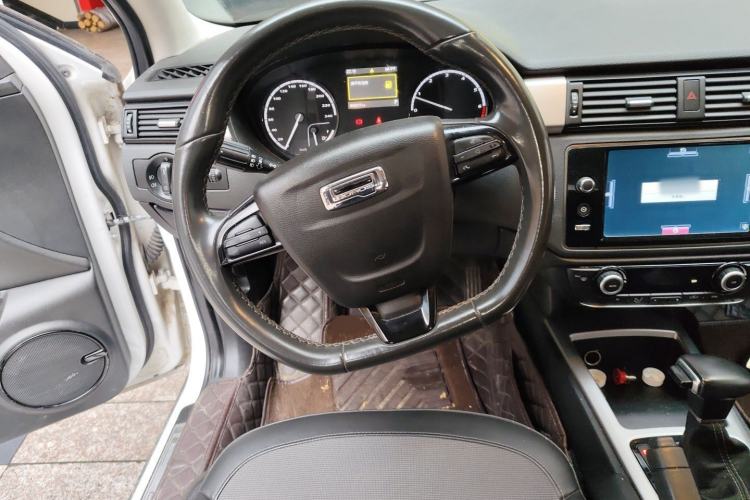 Used Qoros 3 2015 Urban SUV 1.6T Automatic – Dynamic Edition Steering Wheel