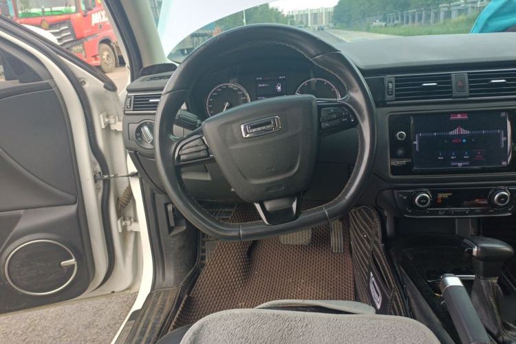 Used Qoros 3 2015 Urban SUV 1.6T Automatic Xuan Dong Party Edition Steering Wheel