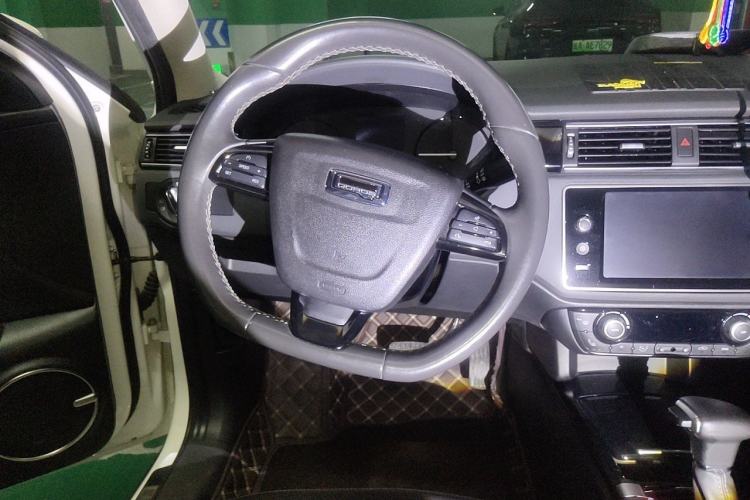Used Qoros 3 2015 Urban SUV 1.6T Automatic Xuan Dong Party Edition Steering Wheel