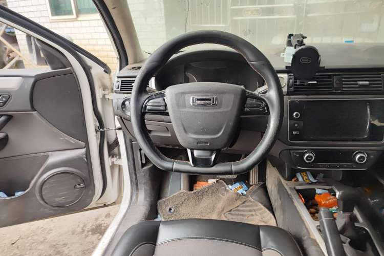 Used Qoros 3 2015 Sedan 1.6T Automatic ZhiKu Model Steering Wheel
