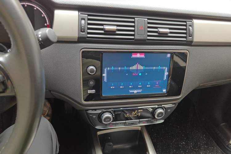 Used Qoros 3 2016 Sedan 1.6L Automatic Zhiyue Model Audio And AC Panel