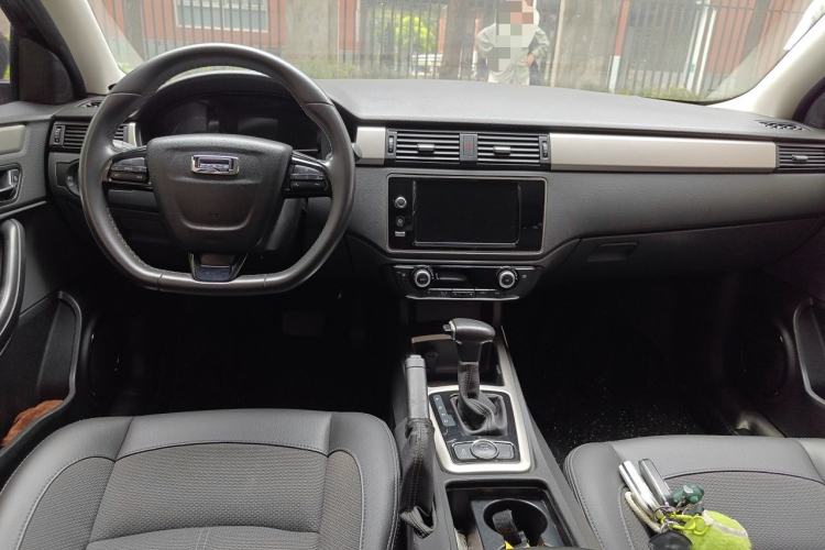 Used Qoros 3 2016 Sedan 1.6L Automatic Zhiyue Model Center Console
