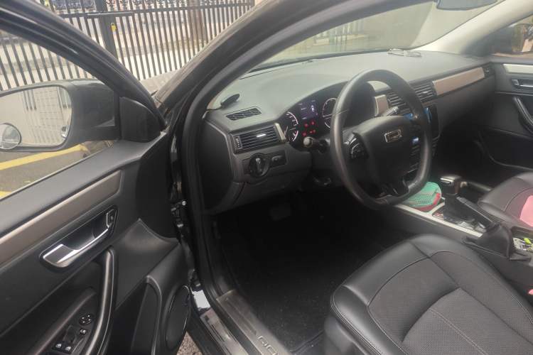 Used Qoros 3 2016 Sedan 1.6L Automatic Zhiyue Model Driver Seat