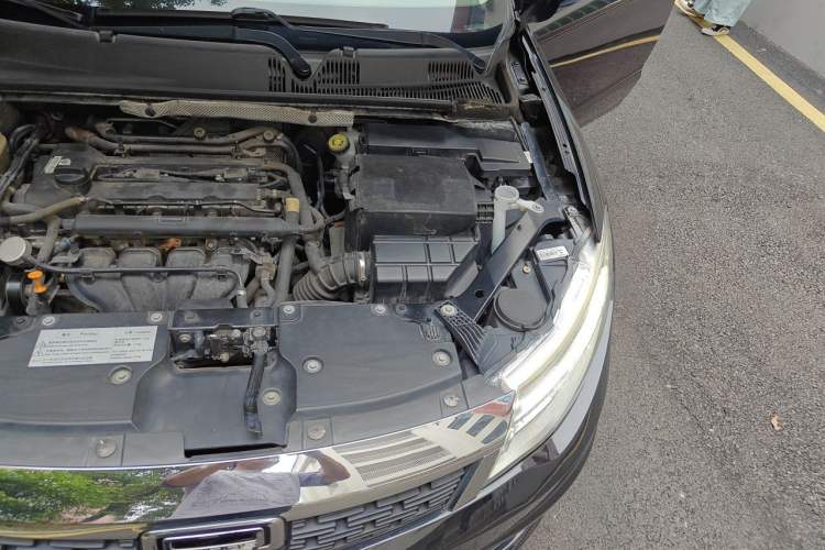 Used Qoros 3 2016 Sedan 1.6L Automatic Zhiyue Model Engine Bay Left