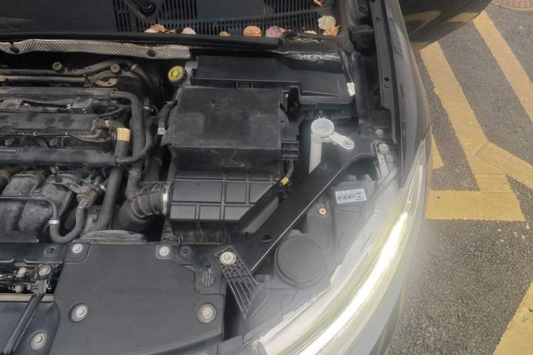 Used Qoros 3 2016 Sedan 1.6L Automatic Zhiyue Model Engine Bay Left