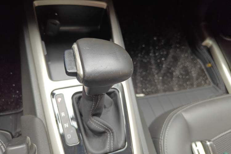 Used Qoros 3 2016 Sedan 1.6L Automatic Zhiyue Model Gear Lever