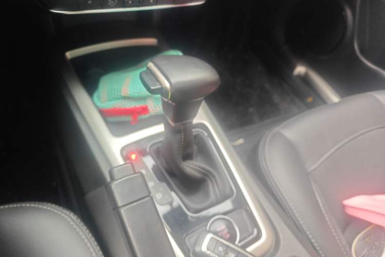 Used Qoros 3 2016 Sedan 1.6L Automatic Zhiyue Model Gear Lever