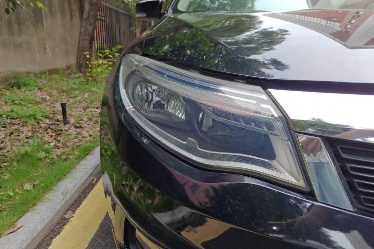 Used Qoros 3 2016 Sedan 1.6L Automatic Zhiyue Model Right Front Headlight
