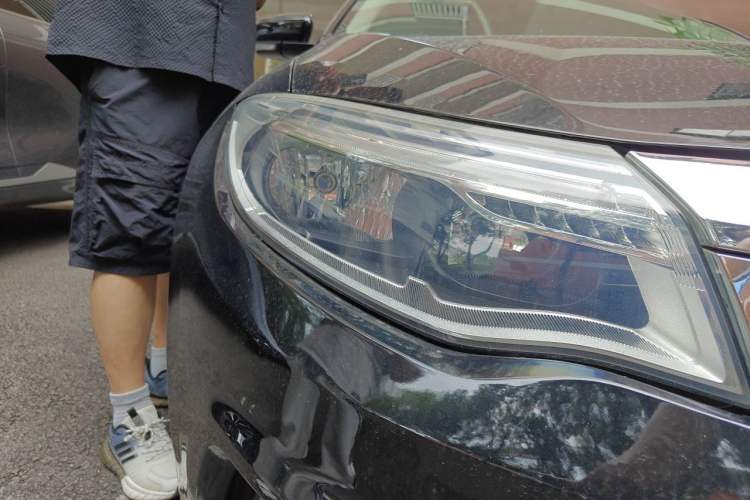 Used Qoros 3 2016 Sedan 1.6L Automatic Zhiyue Model Right Front Headlight