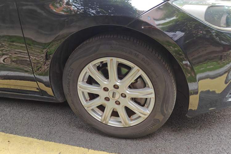 Used Qoros 3 2016 Sedan 1.6L Automatic Zhiyue Model Right Front Wheel Hub