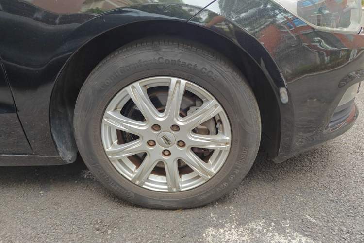 Used Qoros 3 2016 Sedan 1.6L Automatic Zhiyue Model Right Front Wheel Hub
