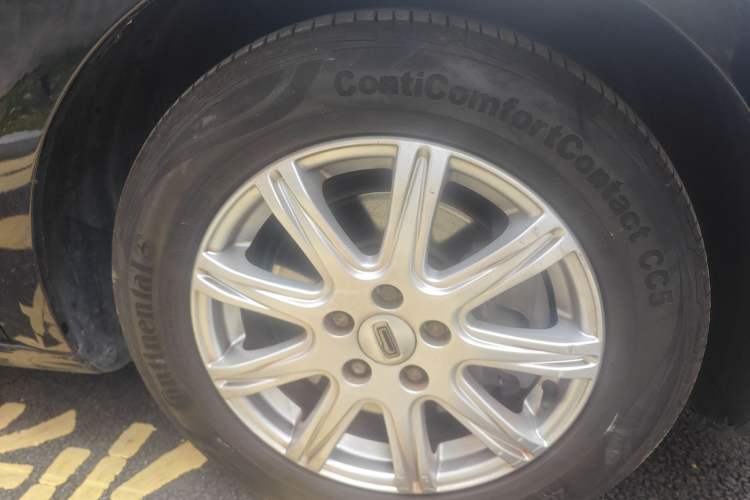 Used Qoros 3 2016 Sedan 1.6L Automatic Zhiyue Model Right Front Wheel Hub