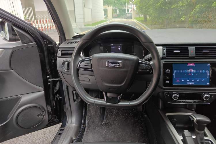 Used Qoros 3 2016 Sedan 1.6L Automatic Zhiyue Model Steering Wheel