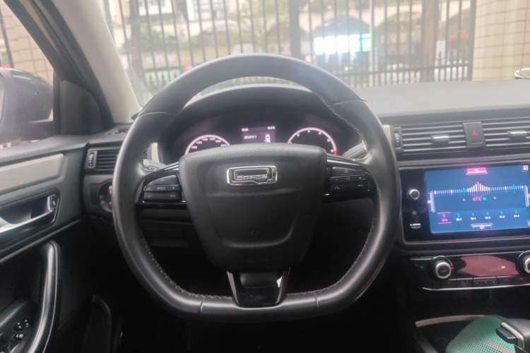 Used Qoros 3 2016 Sedan 1.6L Automatic Zhiyue Model Steering Wheel