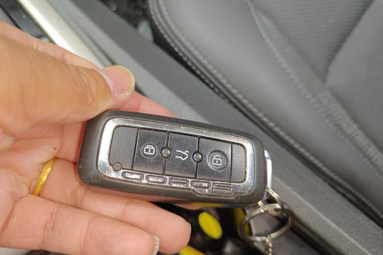 Used Qoros 3 2016 Sedan 1.6L Automatic Zhiyue Model Vehicle Key