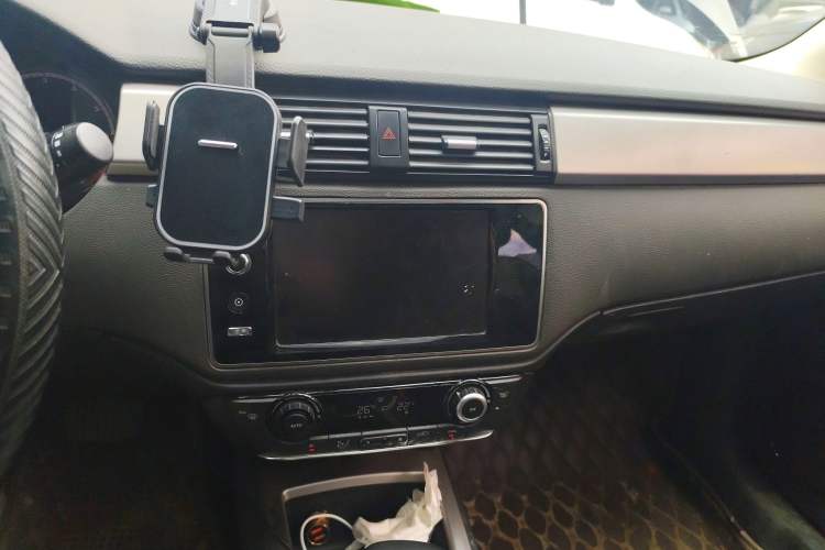 Used Qoros 3 2016 Hatchback 1.6T Automatic ZhiKu Model Audio And AC Panel