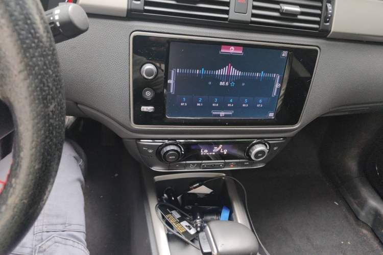 Used Qoros 3 2016 Sedan 1.6L Automatic Zhiyue Model Audio And AC Panel