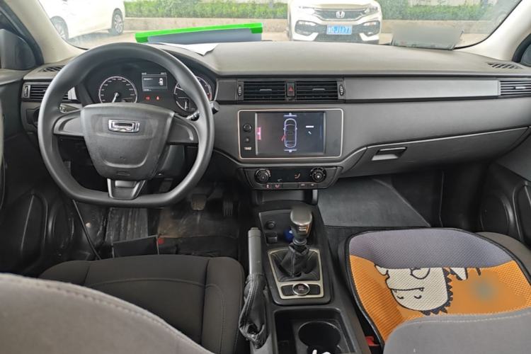 Used Qoros 3 2016 Sedan 1.6L Manual ZhiXiang Model Center Console