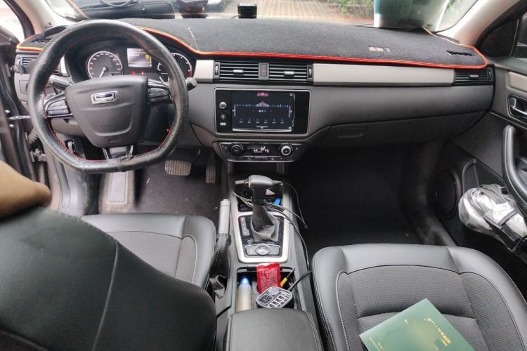 Used Qoros 3 2016 Sedan 1.6L Automatic Zhiyue Model Center Console