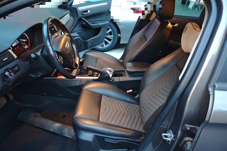 Used Qoros 3 2016 Hatchback 1.6T Automatic ZhiKu Model Driver Seat