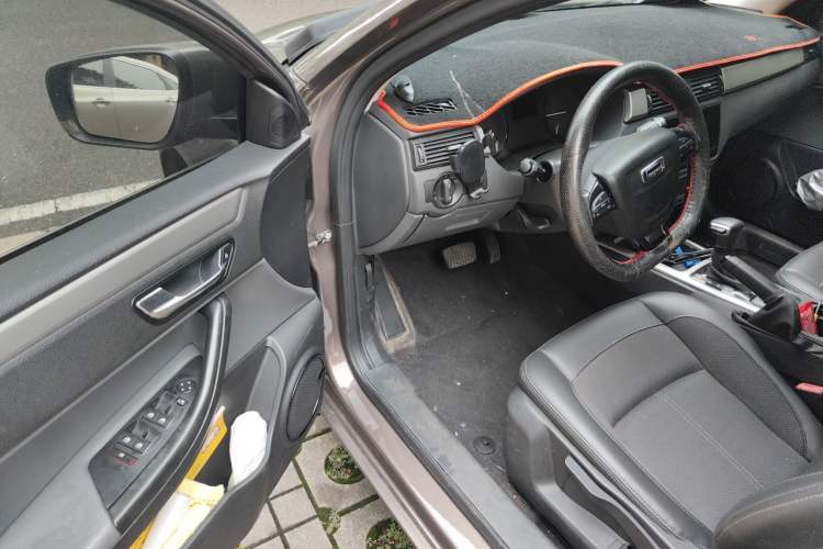 Used Qoros 3 2016 Sedan 1.6L Automatic Zhiyue Model Driver Seat