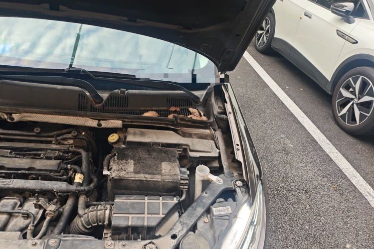 Used Qoros 3 2016 Sedan 1.6L Automatic Zhiyue Model Engine Bay Left