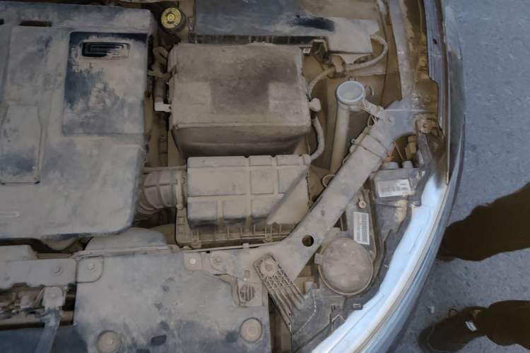 Used Qoros 3 2016 Sedan 1.6L Automatic Zhiyue Model Engine Bay Left