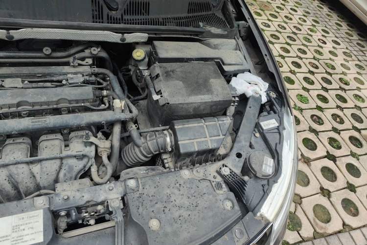 Used Qoros 3 2016 Sedan 1.6L Automatic Zhiyue Model Engine Bay Left