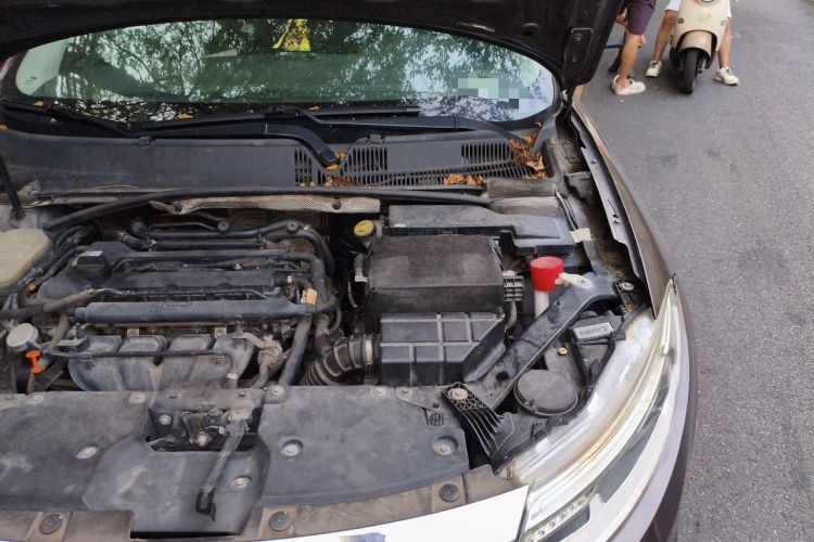 Used Qoros 3 2016 Sedan 1.6L Automatic Zhiyue Model Engine Bay Left