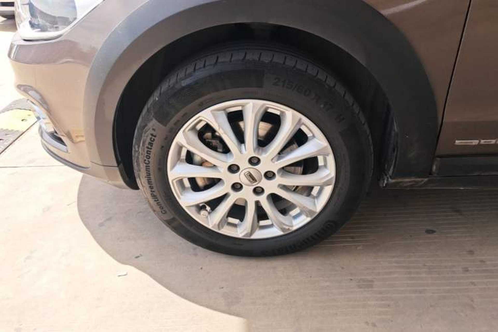 Used Qoros 3 2016 Urban SUV 1.6T Automatic Zhiyue Model Exterior 4