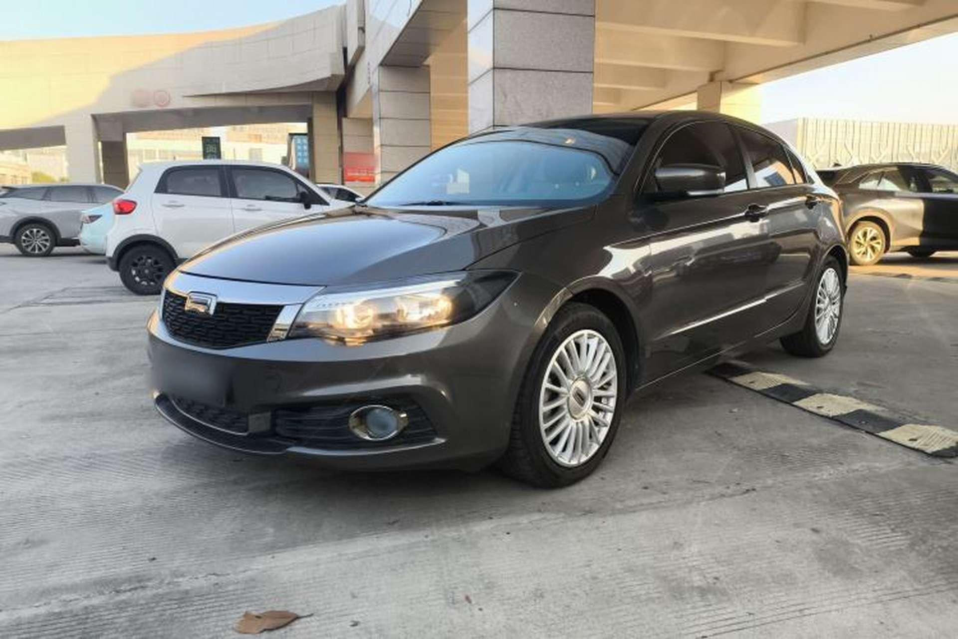 Used Qoros 3 2016 Hatchback 1.6T Automatic ZhiKu Model Front Left 45 Deg