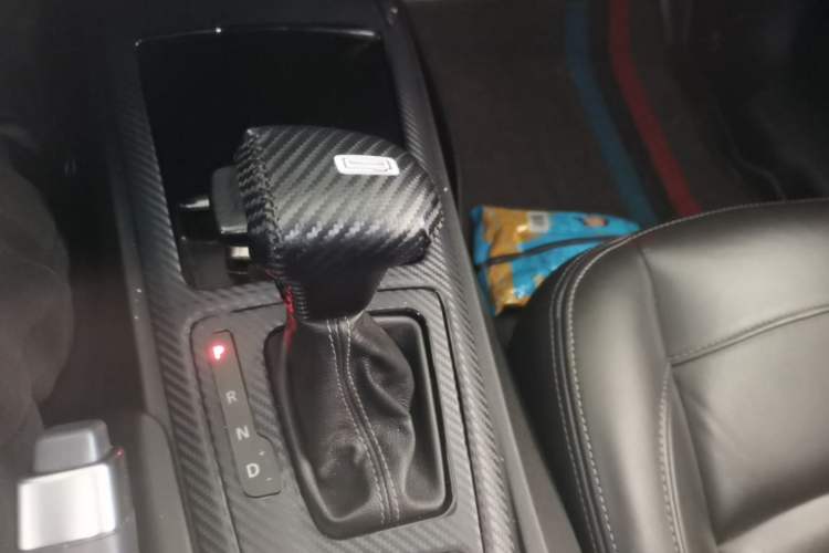 Used Qoros 3 2016 Sedan 1.6T Automatic ZhiZhen Model Gear Lever