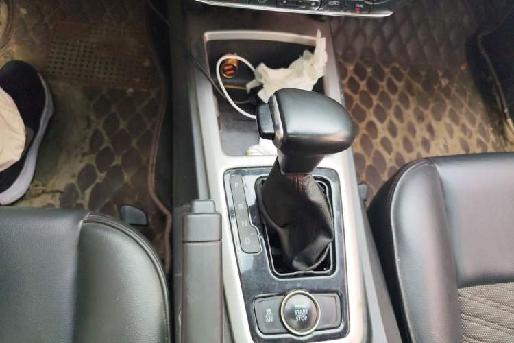 Used Qoros 3 2016 Hatchback 1.6T Automatic ZhiKu Model Gear Lever