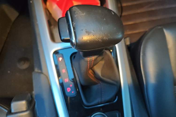 Used Qoros 3 2016 Hatchback 1.6T Automatic ZhiKu Model Gear Lever